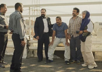 Recenze: Drobná nehoda si posvítí na nesvobodný íránský režim