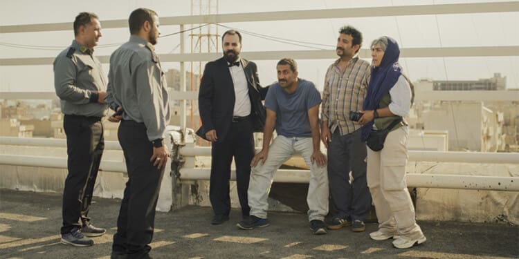 Recenze: Drobná nehoda si posvítí na nesvobodný íránský režim