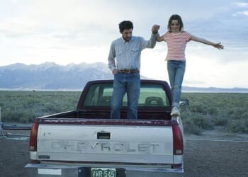 Recenze Od základu: V příliš poklidném dramatu o ztrátě září Josh O’Connor