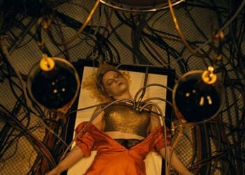 Recenze: Nevěsta! Družka Frankensteinova monstra přináší do společnosti trochu chaosu