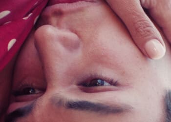 Neříkej mi mami (2025)