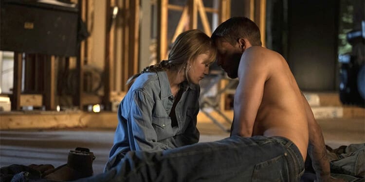 Recenze Vzpomínky na něj: Solidní romantické drama, kterému odpustíte i tu občasnou patetičnost