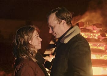 Recenze Tanec s medvědem: Když racionální mozek bojuje s tlukotem srdce