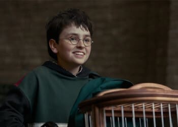 Trailer k seriálu Harry Potter a Kámen mudrců nás vezme do Londýna, Kvikálkova i Bradavic