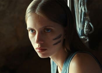 Recenze: Nevděčné bytosti svádí boj s anorexií a rozpadem rodiny