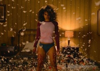 Recenze: Najdou si tě v domě, kde služebnictvo neuklízí prach, ale vnitřnosti