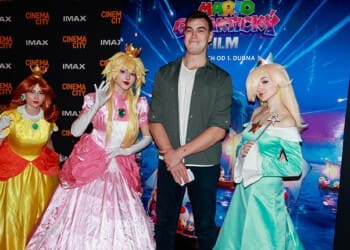Slavnostní premiéru Super Mario galaktický film poctily svou návštěvou princezny Peach, Daisy a Rosalina