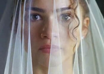 Recenze: Drama si střílí z naivní představy, že láska vše překoná – i temná tajemství