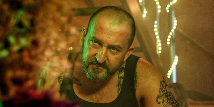 Recenze Říkají mi Lars: Když si samozvané řízné krimi hraje na přeafektovaného drsňáka