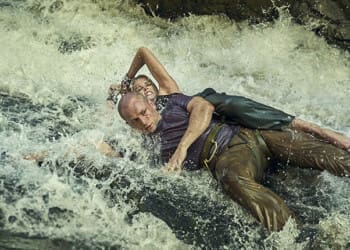 Recenze Apex: Charlize Theron nahání monstrum v lidské podobě