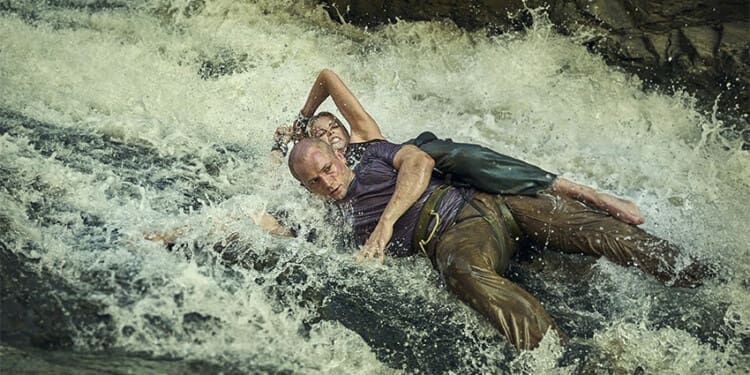 Recenze Apex: Charlize Theron nahání monstrum v lidské podobě