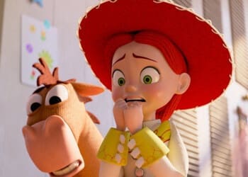 Filmové události #22/26: Bílý lotos natáčí v Cannes, Pobřežní hlídka zase na kalifornských plážích