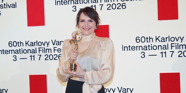 Filmové události #28/26: Známe nominace na ceny Emmy, 60. ročník KVIFFu finišoval s Baconem, Sedgwick, Binoche a Wrightem