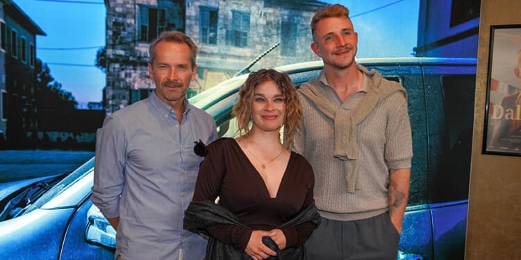 Jakub Štáfek, Jan Révai a Pavla Gajdošíková na premiéře druhé řady seriálu Extraktoři